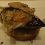 ペッシェ・ロッソ - フォアグラのブルスケッタ、たっぷりサマートリュフ添え2600円