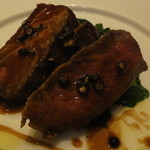 ペッシェ・ロッソ - 岩手産短角牛炭火焼　クレソンとカルドンチェッロのソテーを添えて4500円