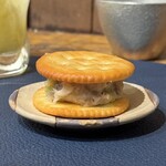 立呑み とだか - (9品目) 甘納豆チーズサンド
      2025年2月25日