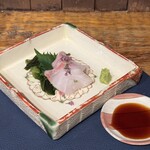 立呑み とだか - (4品目) イシダイ刺身
      2025年2月25日