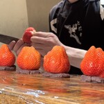 立呑み とだか - (12品目) いちご大福
      2025年2月25日