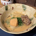 立呑み とだか - (8品目) あんこうの白味噌のお鍋。横に付いているカラシで味変しながら食べる。
      2025年2月25日