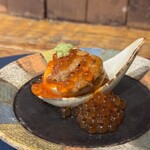 立呑み とだか - (1品目) ウニ オン ザ 煮玉子 いくら乗せ
      2025年2月25日