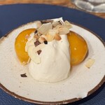 立呑み とだか - (6品目) キンカンの白和え。上にかかっているのはアーモンド。
      2025年2月25日