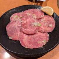 ホルモン焼肉 富や 栄店 - 