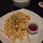 How High The Moon - フライドポテト、と写真はここまで。この先もふんだんな料理を提供して頂いた。