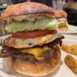 マンチズ バーガー シャック - 自家製ベーコンエッグチーズバーガー ¥1820