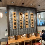 ラーメン いっとうや - 店内の壁メニュー