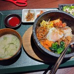 本町肉倶楽部 tongue be - 石焼ビビンパ定食1,210円税込み