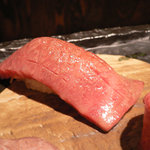 炭火焼肉 あもん - 神戸牛ヒレ刺し（にぎり）