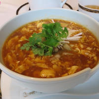 銀座アスター 新宿賓館  - 酸辣湯麺（サンラータン麺）ハーフサイズ