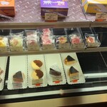 ジェラテリア テオブロマ - ケーキとマカロンケース