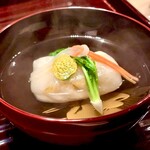 多仁本 - 香り立つ唐墨餅のお椀　大根と人参、柚子を添えて