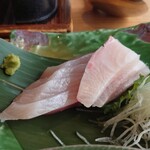 津田宇水産 レストラン - カンパチ刺身￥800