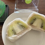 武市神栄堂菓子店 - キウイ大福断面