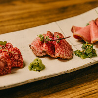 【牛刺し三点盛り合わせ　低温調理】