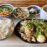 肉の八十二食堂 - 