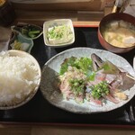 ウオゴコロ - 釣り鯵お造りタタキ定食 ご飯特盛