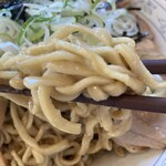 中華そば 雲ノ糸 鶴岡本店 - 煮干し油そば【太麺選択】麺アップ