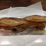 La BOULANGERIE d'a Cote - プーレ・ロティ・ア・ラ・ムータルド