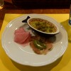 イル プルチーノ - 三元豚のロースト、グリーンピース煮、紫大根マリネ