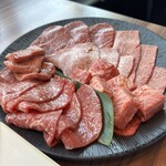 焼肉うしごろ 新宿三丁目店 - 