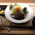 平∞ダイニング - 牛ミンチハンバーグ 1,580円（税抜）