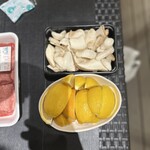 肉のだるまや - 10数人分、焼きに徹した。