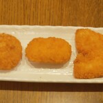 ディオ - 牛コロッケ(税抜)73円 / かにクリームコロッケ (税抜)73円 / アジフライ (税抜)73円 →我が家でお皿盛り付け後 (2025.02.28)