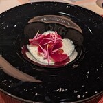 BISTRO VAGUE - 伊勢まぐろのステックタルタル　いくらとビーツのサラダ