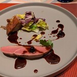 BISTRO VAGUE - 鴨のローストとコンフィー2種の調理法　カシスのソース