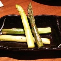 小梅 浦和総本店 - アスパラの蒸し焼き