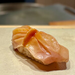 すしやのたい悟 - 赤貝。握りはつまみとはまた違った美味しさ✨