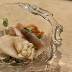 すしやのたい悟 - 貝刺し盛り合わせ（赤貝（身・ひも）ほっき貝・平貝）素晴らしい鮮度！茗荷と貝割れのツマも合いますねー♪