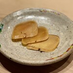 すしやのたい悟 - 自家製カラスミ。軽く炙ってあり、最高〜♡お酒が進む事間違いなし(*˘︶˘*).｡.:*♡じゅんさんご注文のお品、1つお裾分けいただきました。