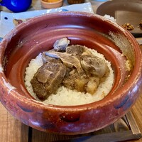 アカミヤコウシ - 牛テール土鍋ご飯