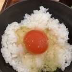 卵かけめし 肉すい専門  やまや - 肉すいと卵かけ飯セット（1,150円）
                                たまごオン！オレンジ！