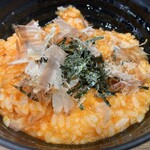 卵かけめし 肉すい専門  やまや - 肉すいと卵かけ飯セット（1,150円）
      鰹節と刻み海苔もオン