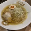 泡系しおとんこつラーメン べらしお 総本店