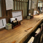 Echigoya Yasokichi - カウンターとテーブルあり。