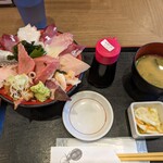 魚がし食堂　中央市場店 - 特盛りてんこ丼
