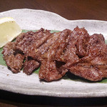 肉匠　とみ田 - 今月のおすすめ。塩焼きホホ肉（850円）一頭から少ししか取れない希少な部位です。売り切れの時はご容赦下さい。