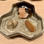 鮨 はしもと - 珍味3種盛　鮟肝　安定のとろけ具合　牡蠣味噌漬け　牡蠣の味わいが増幅されますね　唐墨　今回印象的だった一品　味噌の風味も加えられ柔かく濃厚な味わいにビックリ！
