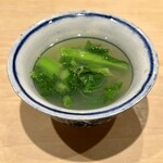 鮨 はしもと - 帆立と北寄貝の貝出汁　菜の花　寒い日のスタートにうれしい貝の香りとうまみがひろがりお腹が温まります