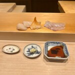 鮨 はしもと - つまみは山葵、塩、醤油で