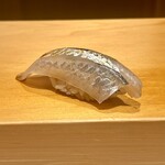 鮨 はしもと - 細魚　気仙沼かんぬきサイズ　これほどしっかりした食感は初めて