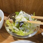 キッチン ブルー グローブ - サラダをいただき