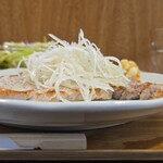 キッチン ブルー グローブ - 横から、白髪葱はタップリ