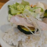 キッチン ブルー グローブ - ズッキーニを添えて味変