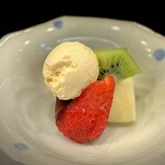 鮨 難波 - どストレートな甘味。 フレッシュで可憐な果物の甘味で、本日の味わいの思い出を閉じます。 あー、旨かった。 また、近い内に。